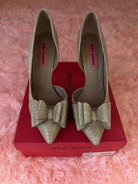 Betsey Johnson Gold Glitter Pointed Toe Pumps with Bow